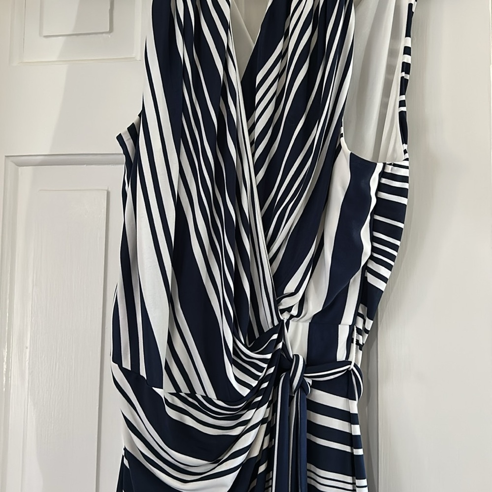 Jessica Simpson jersey material faux wrap dress - Picture 2 of 4